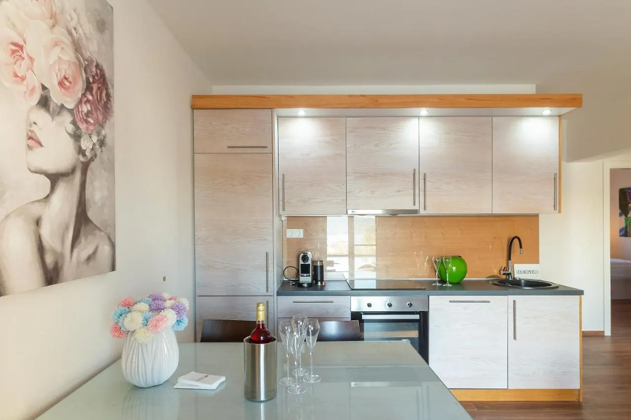 Rtina Appartements 0*,